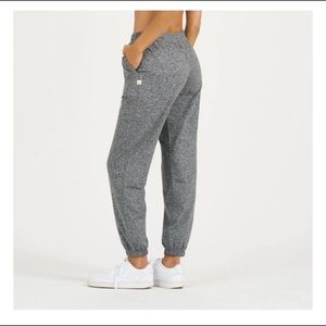 Vuori Boyfriend Jogger in Gray size M